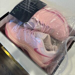 Nike Aunt Pearl K17 court shoes